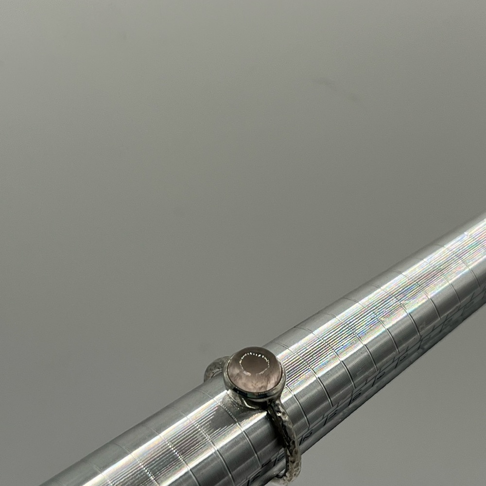 Sterling silver ring with rose quartz cabachon bezel set center. Size 6 - Picture 4 of 6